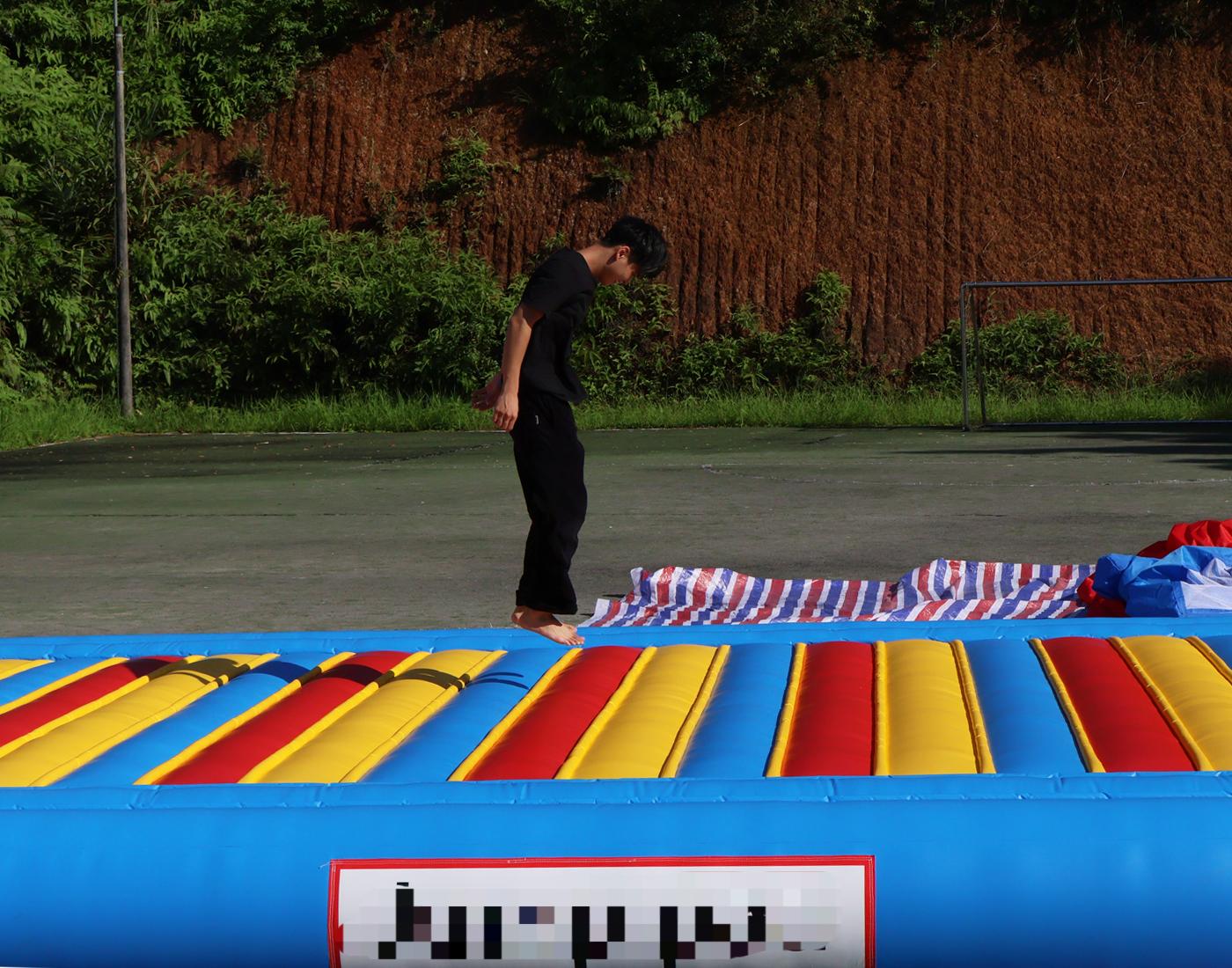 Aufblasbare Hüpfunterlage für  – Kids Outdoor Jump House Bewertung und Preis